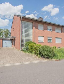 Charmantes Zweifamilienhaus mit Garagen in ruhiger Lage von Kleinenbroich - Korschenbroich