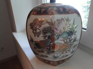 Deckelvase,6-eckig, Porzellanvas mit Deckel, China oder Japan - Köln