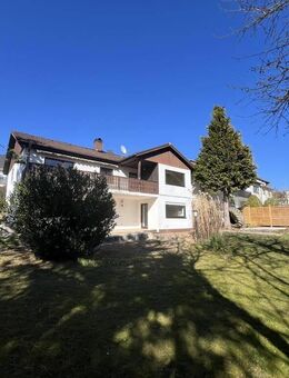 Bezugsfreies Ein-/Zweifamilienhaus auf herrlichem Grundstück in Nittendorf - Nittendorf (Markt)