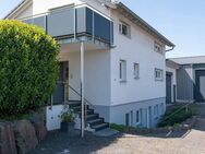 * Wohnen & Arbeiten auf einem Grundstück * Neuwertiges Weiss Fertighaus mit Traumgarten, Garage, Büro und Gewerbehalle *** - Eisenberg (Pfalz)