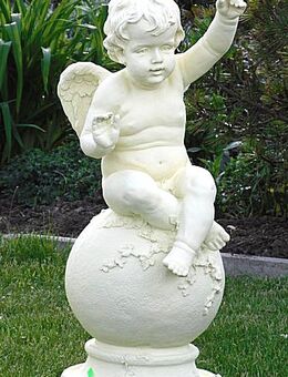 Dekofigur Armor auf Kugel groß Gartendeko Figur - Hergisdorf