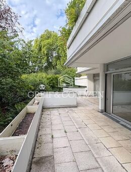 Großzügige Terrassenwohnung in direkter Rheinlage in Bayenthal - Köln