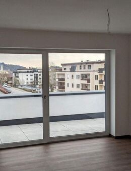 Neue 2-Zimmer Wohnung zentral und verkehrsgünstig / ideal für junges Paar oder Pendler - Deggendorf