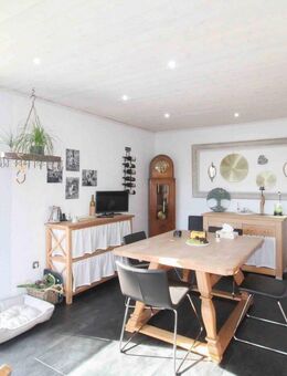 Wertiges Einfamilienhaus mit parkähnlichem Grundstück! - Garching (Alz)