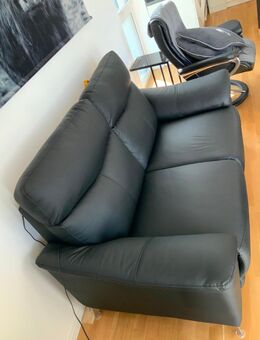 2-Sitzer-Sofa Leder Schwarz. 4 Monate alt - Lüdenscheid