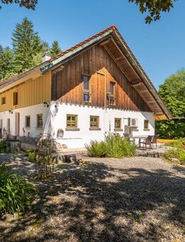 Traumhafte Alleinlage: 19.000 m2 Grund m. mod. Wohnhaus u. Nebengebäuden in ruhiger Waldrandlage! - Auerbach (LK Deggendorf)