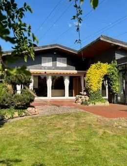 Großzügiger Bungalow mit Wintergarten, Außenkamin und nicht einsehbarem Grundstück in Bad Zwischenahn. - Bad Zwischenahn