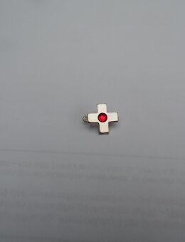 Silbernes Kreuz mit Strassstein rot - Kolkwitz