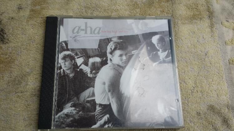 AHA HUNTING HIGH AND LOW CD - Berlin Lichtenberg