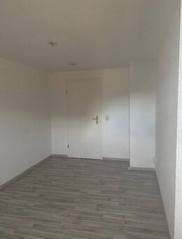 Tolles WG Zimmer in Dachgeschosswohnung zu vermieten - Rossau