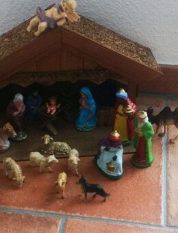 wunderschöne beleuchtete Weihnachtskrippe siehe Bilder - Krefeld