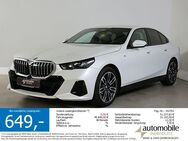 BMW 520, d M Sportpaket H&K Sitzbel, Jahr 2023 - Paderborn