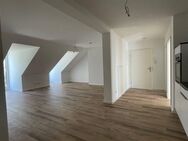 Zwischen Natur und Stadtleben - Sanierte 2-Zimmer Dachgeschosswohnung in Stade - Stade (Hansestadt)