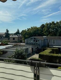 Wohntraum mit Balkon - helle 3-Raumwohnung im 1. Obergeschoss - Radebeul