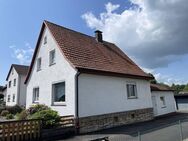 Einfamilienhaus mit Doppelgarage und großem Grundstück in Grebenstein-Udenhausen - Grebenstein