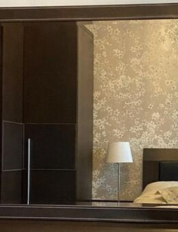 Spiegel mit Rahmen aus Holz und Kunstleder - Wiesbaden