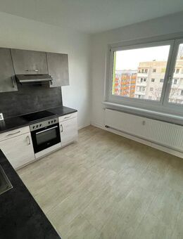 Familienzuhause: Großzügige 6-Zimmer-Wohnung mit Einbauküche, Flügeltüren, Bad mit Wanne & Dusche - Chemnitz