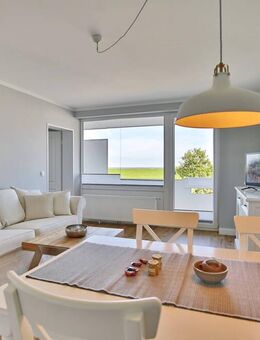 Sanierte Meerblick-Ferienwohnung mit Schlafzimmer, Doppelbalkon, Schwimmbad und Sauna - Cuxhaven