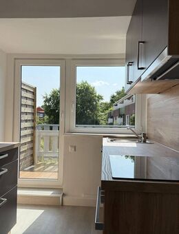 Erstbezug nach Modernisierung: 3-Zimmer-Wohnung in Elmshorn - Balkon, Einbauküche, sofort frei! - Elmshorn