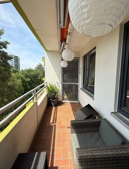 Großzügige 4-Zimmer Wohnung mit Balkon und Garagenstellplatz in Nbg-Langwasser - Nürnberg