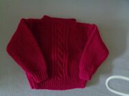 Aubergine-farbiger Mädchenpullover mit Zopfmuster, Handarbeit, NEU - Hünxe