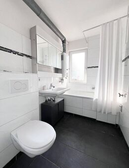 Frisch renovierte 2-Zimmer-Wohnung mit Balkon - zentral in Pforzheim - Pforzheim