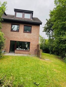 Bad Bramstedt Grosses Endreihenhaus 150 qm WFL 6 Zi. 2 Bäder, GWC, EBK, Keller, Grd 505 qm - Bad Bramstedt