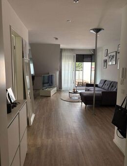 Charmante 2-Zimmer-Wohnung im Dachgeschoss in bester Lage Niederkassels - Niederkassel