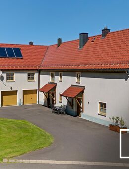 Exklusives Anwesen in Alleinlage - Ein modernes Zweifamilienhaus auf 43.983 m² großem Grundstück - Arzberg (Bayern)