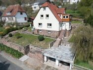 Massives Einfamilienhaus mit zwei Garagen und Garten in Bad Karlshafen - Bad Karlshafen