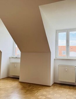 ***Gemütliche 2-Zimmer Dachgeschoss Wohnung in ruhiger Lage*** - Regensburg