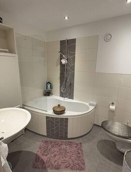 Großzügige 3-Zimmer-Wohnung mit Balkon, Aufzug und Garage - Ruhige Lage - Leimen (Baden-Württemberg)