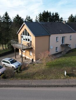 Mehrfamilienhaus mit drei Wohneinheiten, auf großem Grundstück, zu verkaufen! - Arzfeld