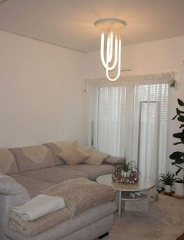 Großzügige 4,5-Zimmer-Wohnung mit Balkon und 2 TG-Stellplätzen in Eisingen - Eisingen (Bayern)