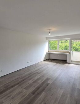 Sehr schöne renoverte 3 Zimmer Wohnung mit Balkon in Oberhausen zu vermieten - Oberhausen