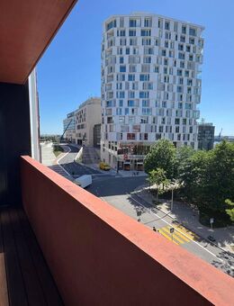 Innovatives Wohnen mit Hafenflair: Stilvolle 2-Zimmer-Wohnung mit Blick auf den Grasbrookpark - Hamburg
