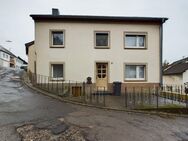 Familienhaus mit großem Inneren und kleinem Garten in ruhiger Lage. - Bettingen