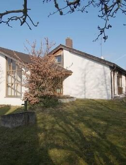 Reserviert! Schönes Einfamilienhaus mit großem Gartengrundstück - Kirchroth