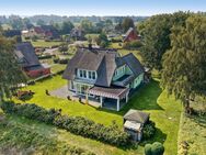 Refugium unter Reet - repräsentative Liegenschaft mit Traumhaus und Boddenblick - Wieck (Darß)