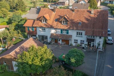 Landluft gewünscht? Hier, bitteschön... 2 schöne Landhäuser & ein grosses Grundstück in Baltersweil!