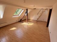 Helle 3-Zimmer-Dachgeschosswohnung mit Hobbyraum auf separater Etage - Krefeld