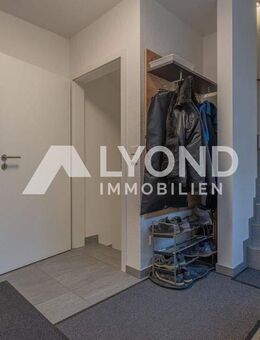 Junges Baujahr! Modernes Zweifamilienhaus in Warstein, mit beheiztem Innenpool! - Warstein