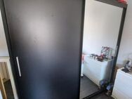 Kleiderschrank mit VIEL stauraum - Kassel