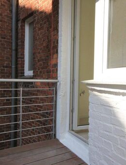 Erstbezug nach Sanierung! Charmante 2-Zimmer Wohnung mit Balkon - Düsseldorf