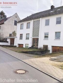 Renovierungsbedürftiges MFH sehr Zentral gelegen, ruhige Lage mit Baugrundstück - Neumarkt (Oberpfalz)
