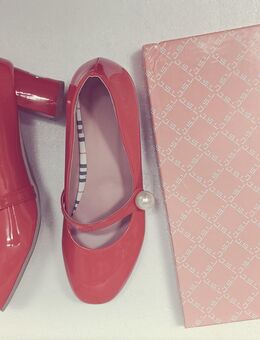 Rote Lackschuhe - Calw
