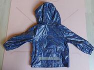 Kleines Paket Gr. 86 Regenjacke, Fleecejacke, Sommermütze, Dino Kappe, Regenkleidung, Badeshirt - Weilburg