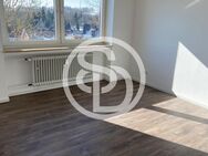 Gepflegte 2-Zimmer-Wohnung (ca. 58 m²) mit toller Aussicht Balkon, Abstellraum & Tageslichtbadezimmer in Selb-Plößberg - Selb