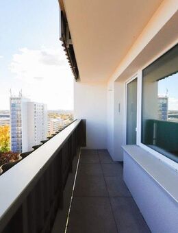 Großzügige Eleganz: Lichtdurchflutete 4-Zimmer-Stilwohnung mit Loggia und moderner Einbauküche - Dresden