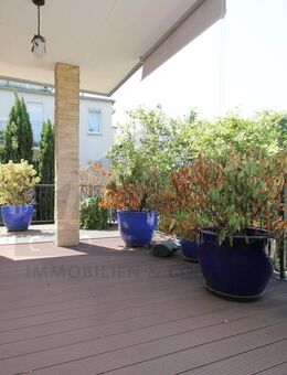 Herrliche, geräumige und helle Wohnung mit großem, überdachten Balkon, Skylineblick , Kamin uvm. - Frankfurt (Main)